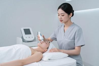 美容服务 从基础护理到专业变美，你需要知道的全部指南